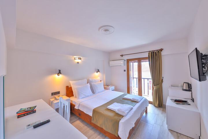 Room 5 of 33