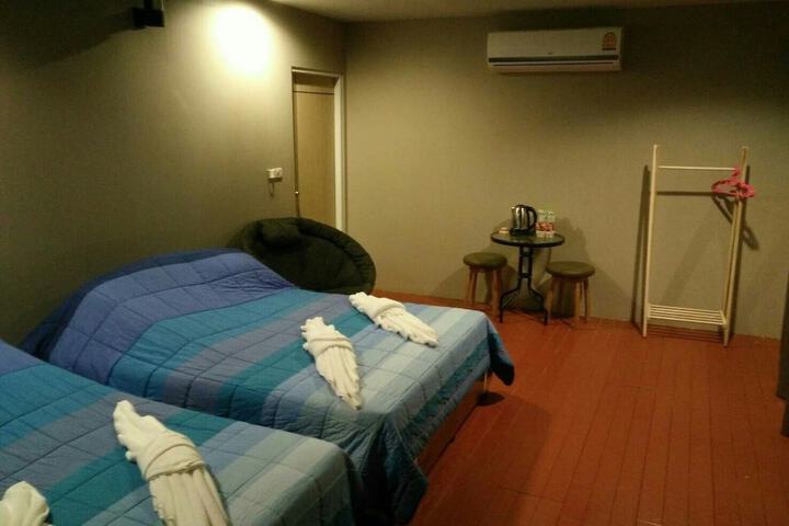Room 4 of 35