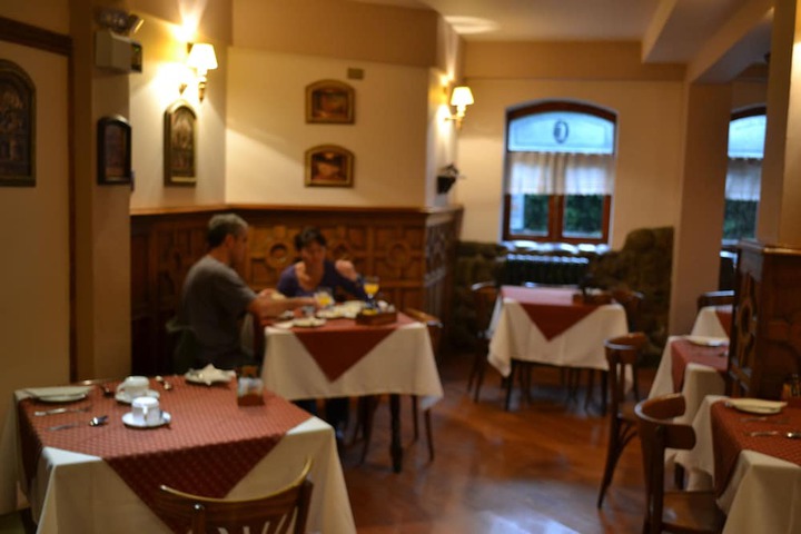 Dining 11 of 14