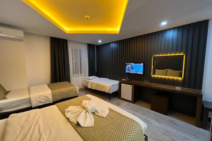 Room 33 of 65
