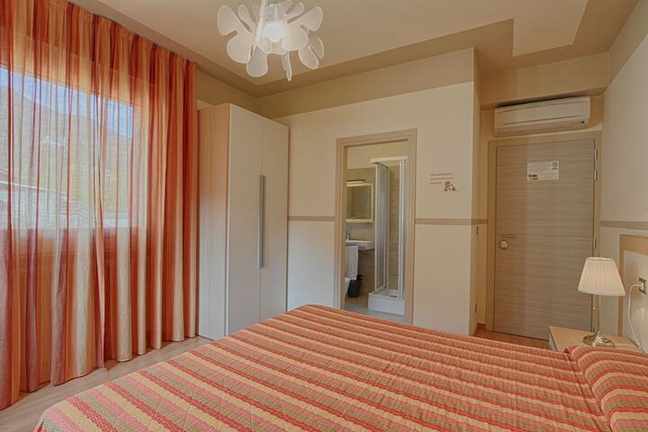Room 10 of 47