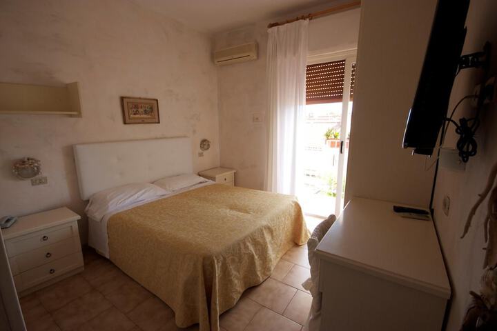Room 13 of 50