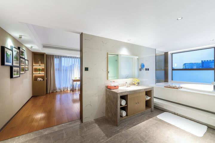 Room 2 of 36