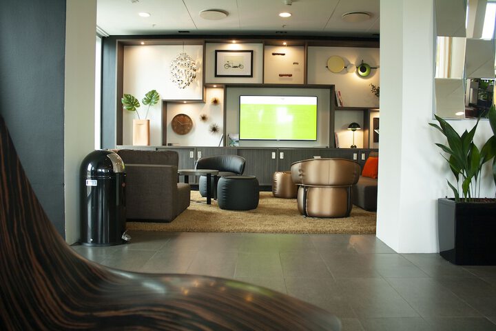 Entrance & Lobby