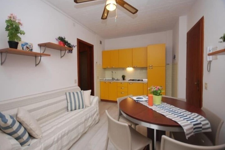 Room 5 of 14