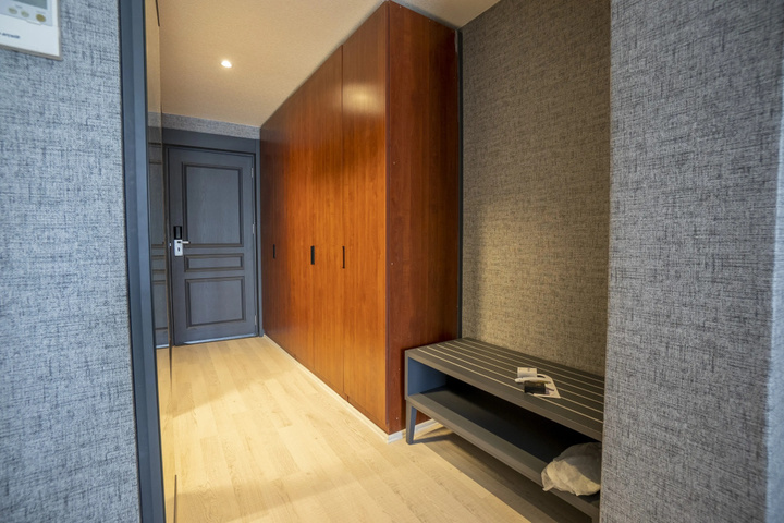 Room 27 of 28