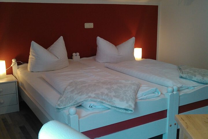 Room 4 of 35