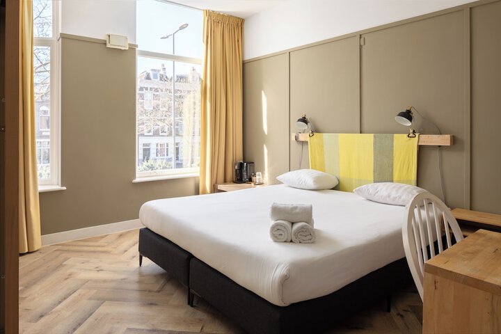 Room 33 of 46