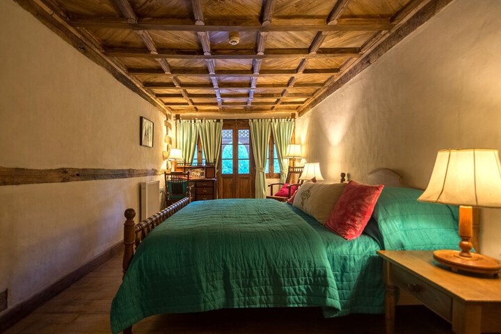 Room 3 of 40