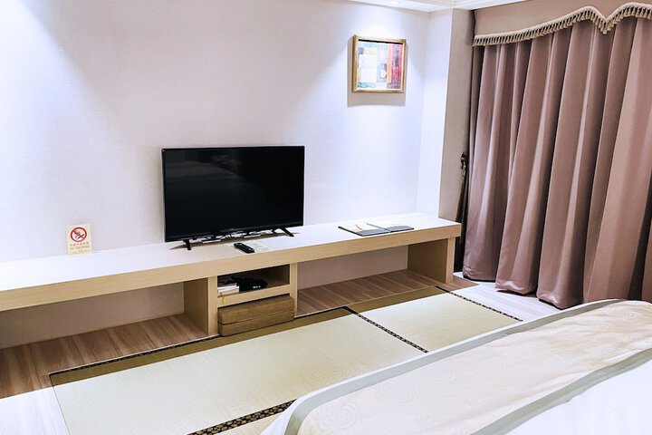 Room 43 of 90
