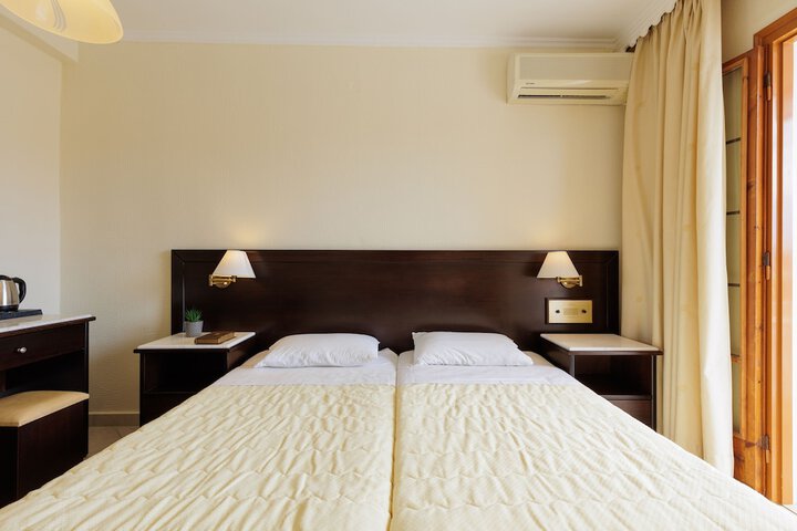 Room 9 of 39