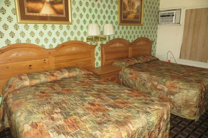 Room 11 of 14