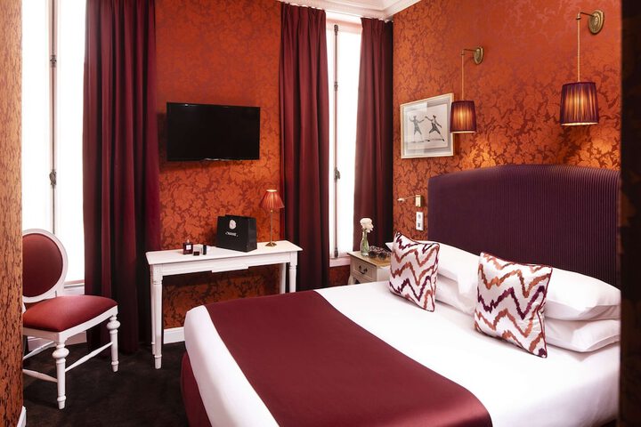 Room 32 of 94