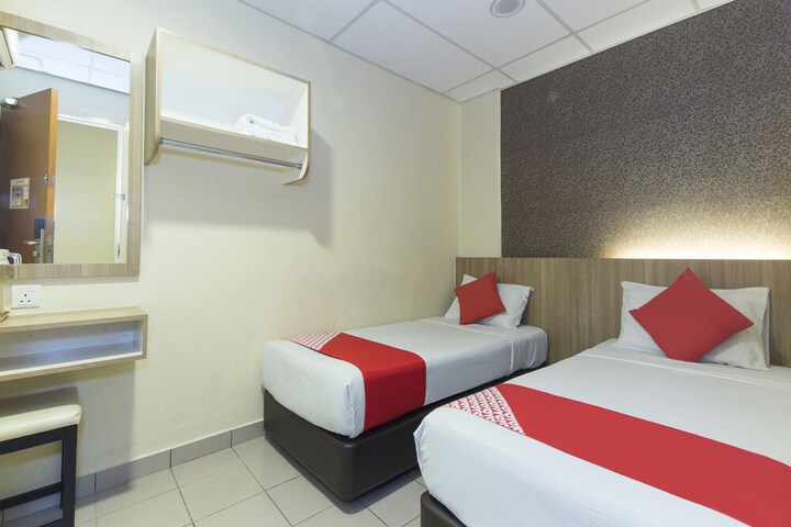 Room 8 of 37