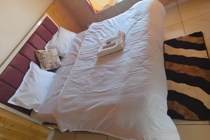 Room 5 of 20