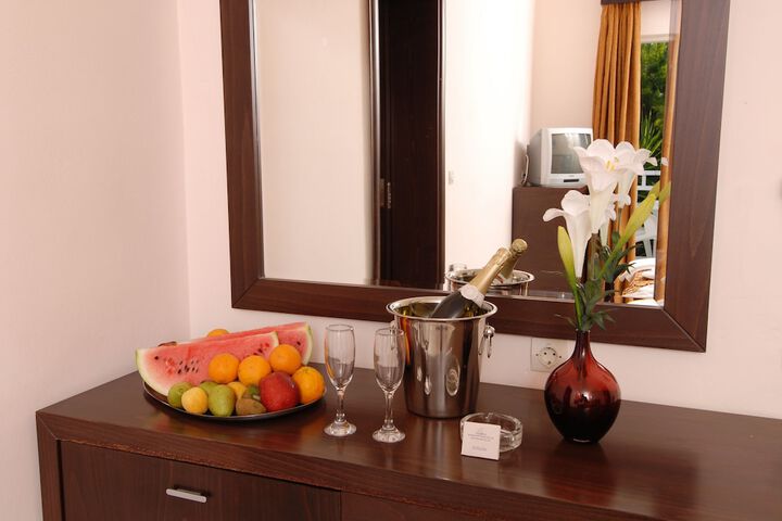 Room 93 of 184