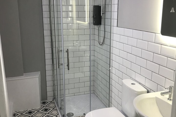 Room 6 of 10