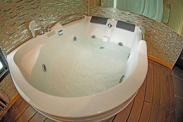 Hot Tub 41 of 59