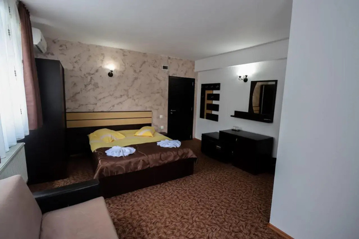 Room 5 of 27
