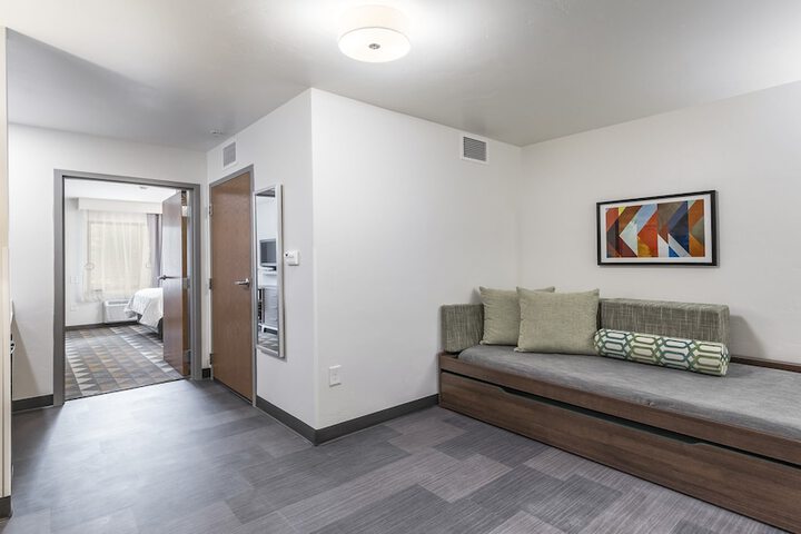 Room 5 of 84