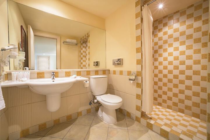 Room 20 of 63