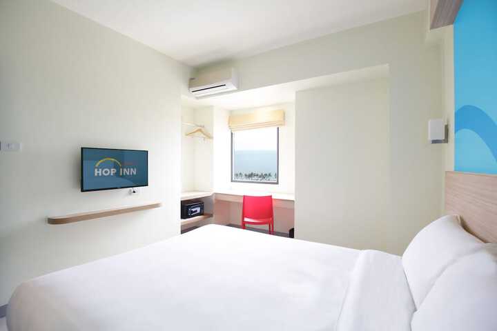 Room 4 of 28