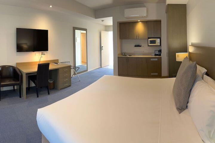 Room 12 of 33
