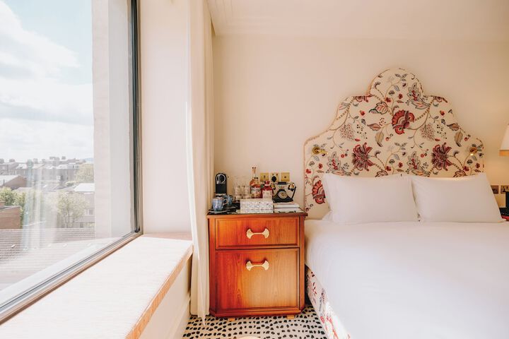 Room 18 of 99