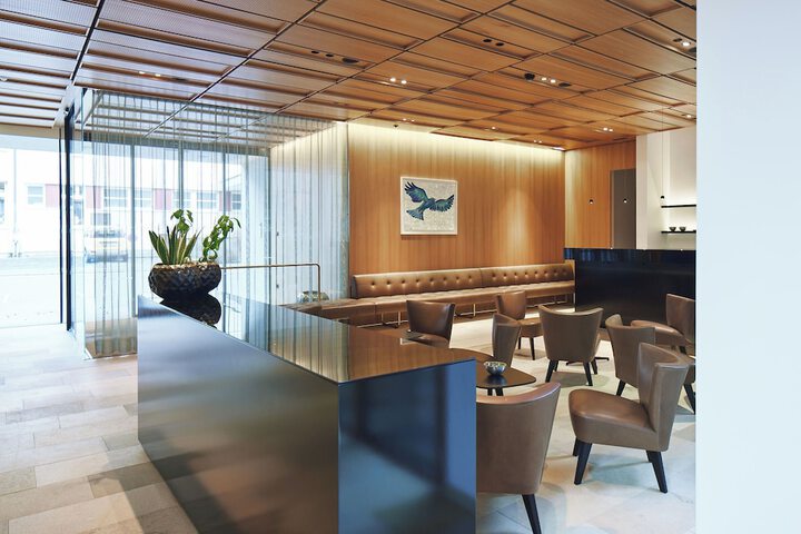 Lounge 25 of 40