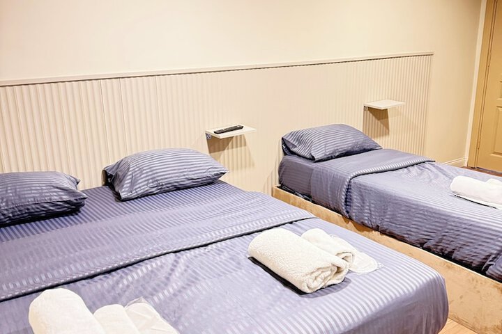 Room 8 of 90