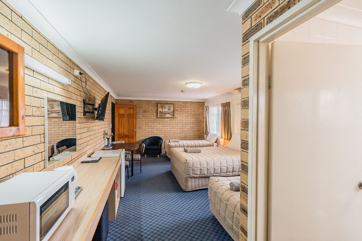 Room 21 of 38
