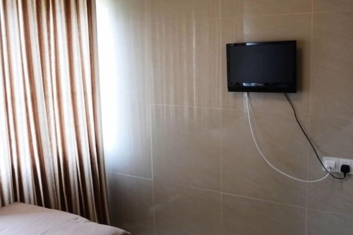 Room 12 of 19