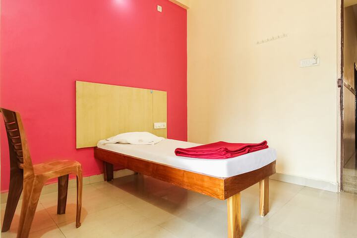 Room 8 of 32