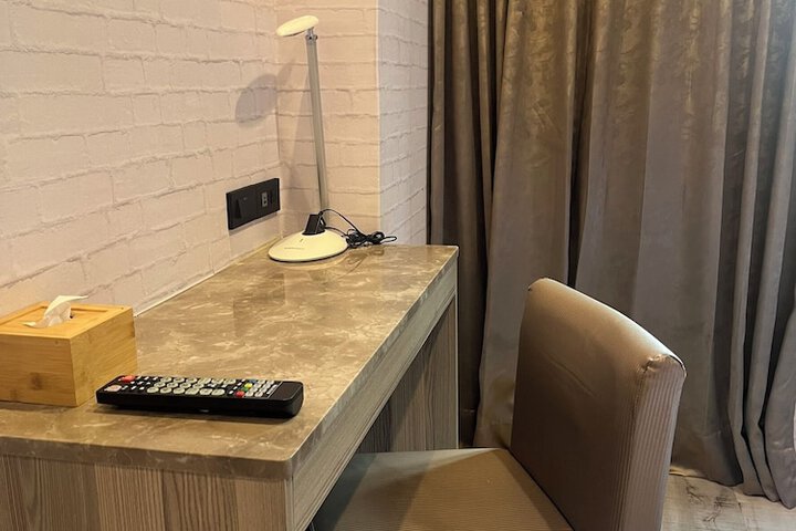 Room 8 of 21