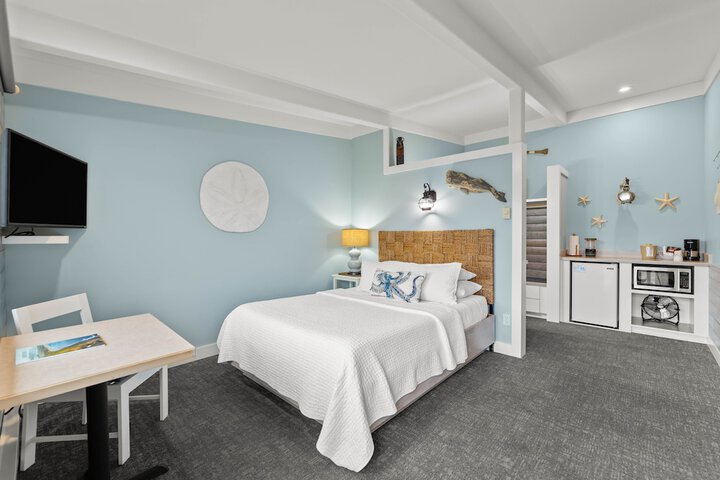 Room 6 of 19