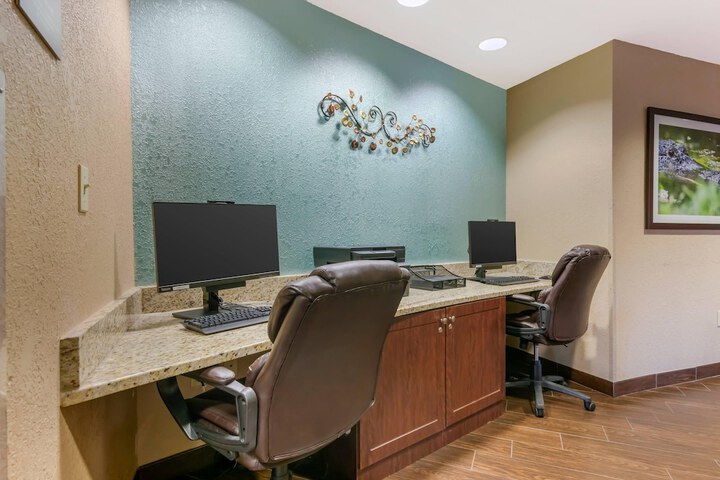 Business Center 34 of 39