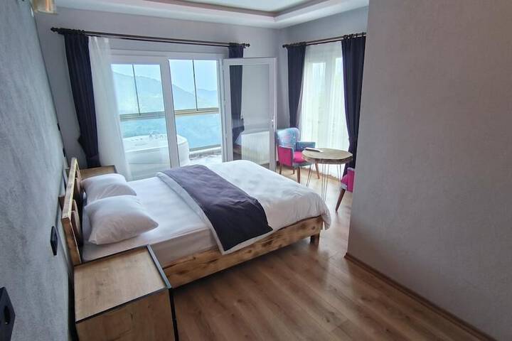 Room 5 of 16