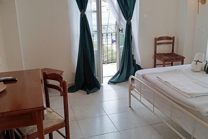 Room 49 of 77