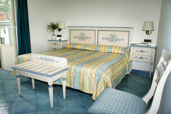 Room 6 of 29