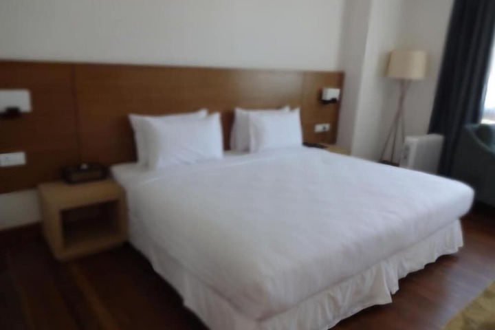 Room 7 of 33