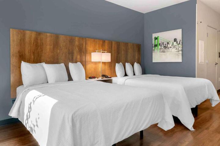 Standard Studio 1 Queen Bed (5 of 13)
