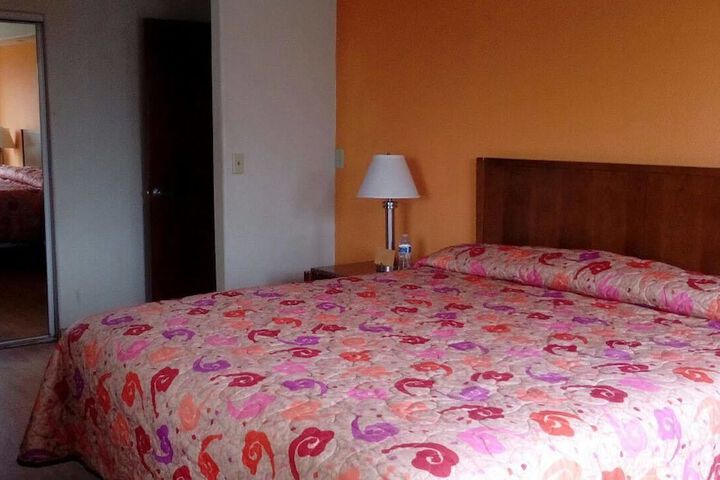 Room 7 of 24