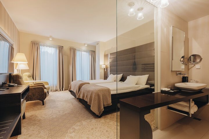Room 19 of 80