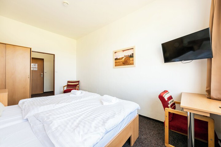 Room 27 of 100