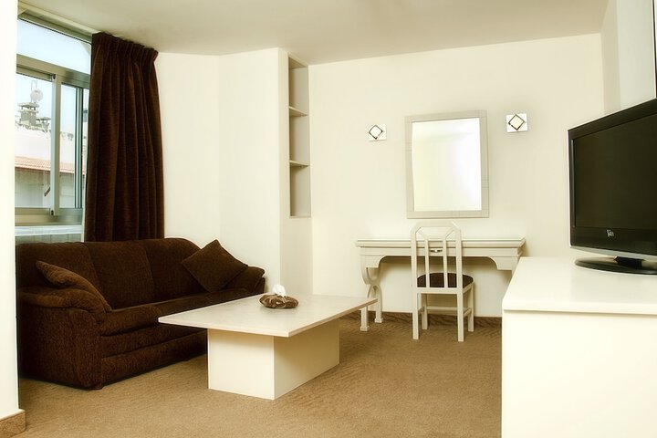 Room 19 of 32