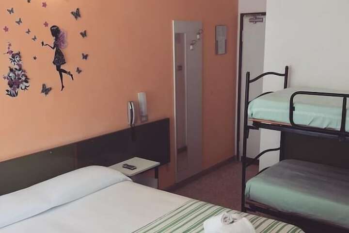 Room 7 of 62