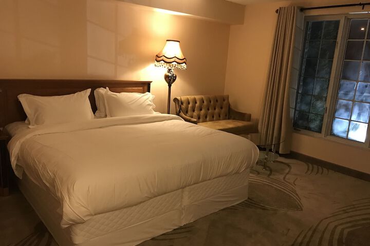 Classic Room 1 King Bed (9 of 12)
