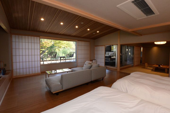 Room 27 of 112