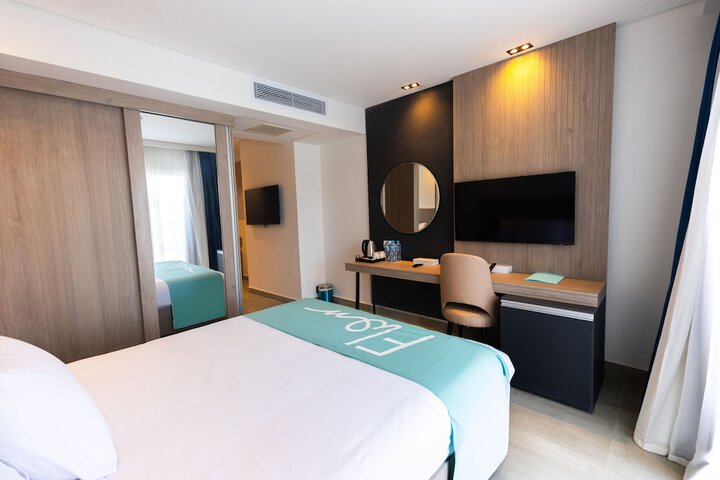 Room 10 of 100