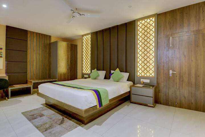 Room 27 of 53